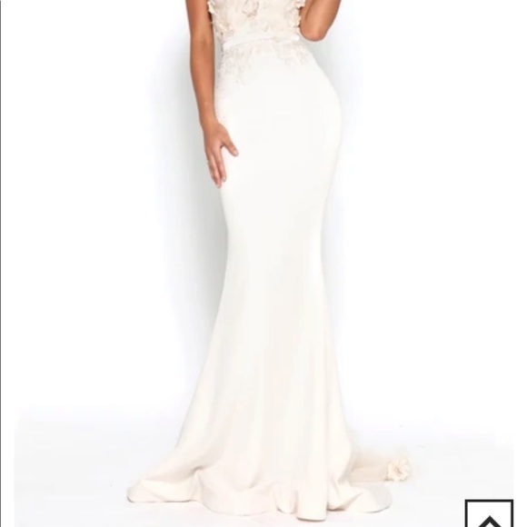 Portia and scarlet Adriana Gown - Picture 3 of 13